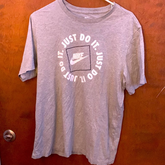 Men’s Nike Sportswear Club T-shirt - Picture 1 of 2